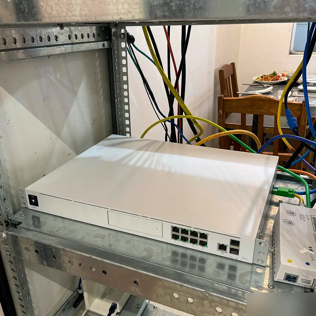 06-network-cabinet.png