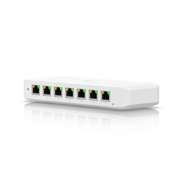 UniFi Switch Ultra 视角 7