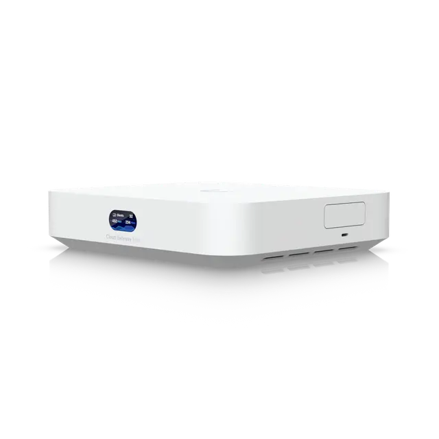 UniFi Cloud Gateway Max 视角 2